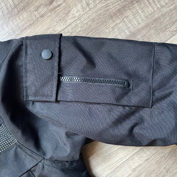 Men's CATERPILLAR Bomber style winter jacket with hood, size M - worn 3x - Picture 4 of 6